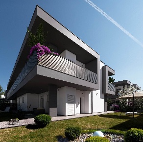 Foto Villa bifamiliare a Stezzano di 120 m² con 4 locali in vendita