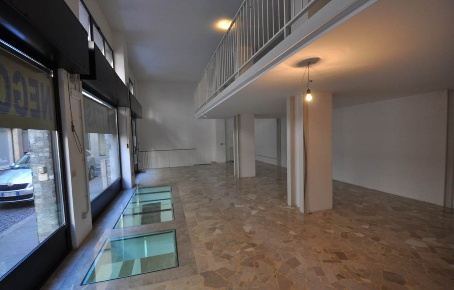 Foto Negozio in Via Medici 15, Milano Carrobbio di 195 m² con 1 locali