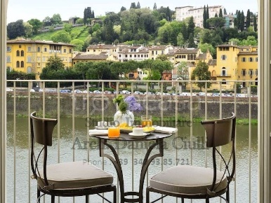 Foto Appartamento a Firenze di 317 m² con 10 locali in vendita