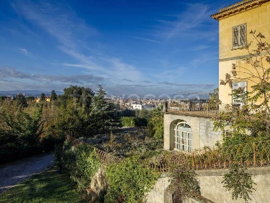 Foto Villa unifamiliare a Firenze Salviatino - San Domenico di 360 m²
