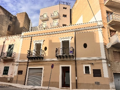 Foto Appartamento in Via Valverde, Sciacca Centro di 120 m² con 4 locali