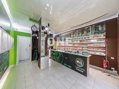 Foto Attività commerciale in Via Passerini  13, Monza Centro Storico