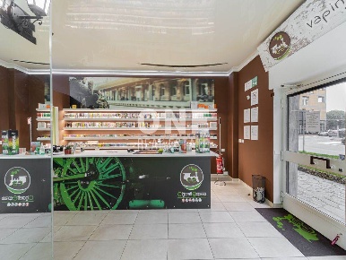 Foto Attività commerciale in Via Passerini  13, Monza Centro Storico