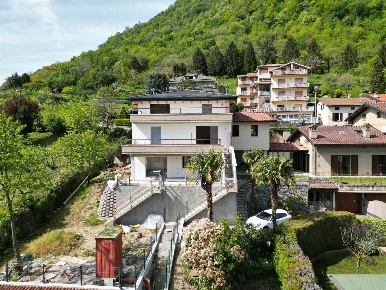 Foto Appartamento a Olginate di 140 m² con 4 locali in vendita