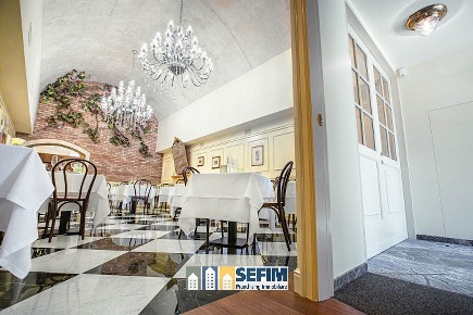 Foto Attività commerciale in VIA XX SETTEMBRE, Matera Centro di 225 m²