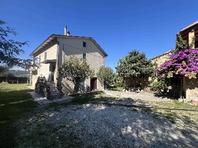 Foto Rustico a Maiolati Spontini di 130 m² con 4 locali in vendita