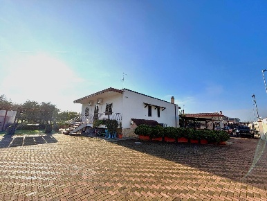 Foto Villa unifamiliare in Strada Crocifisso 2, Bari Japigia di 180 m²