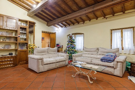 Foto Appartamento in Via Tassoni, Campi Bisenzio di 142 m² con 5 locali