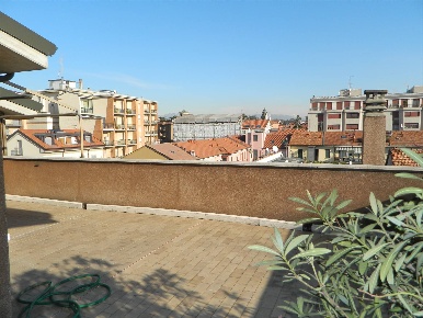 Foto Attico in via Cantù 5, Monza San Biagio di 183 m² con 5 locali