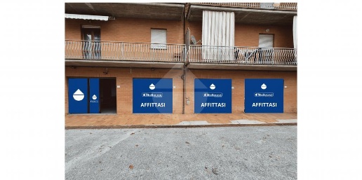 Foto Negozio in Via di Porta Romana, Gubbio Centro di 157 m² con 1 locali