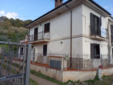 Foto Villa unifamiliare in VIA ANTONIO SEBASTIANI, Minturno di 150 m²