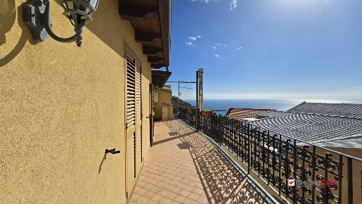 Foto Case semi ndipendenti in Alì Superiore, Messina di 85 m² con 3 locali