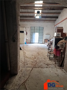 Foto Locale commerciale a Alcamo di 500 m² con 5 locali in vendita