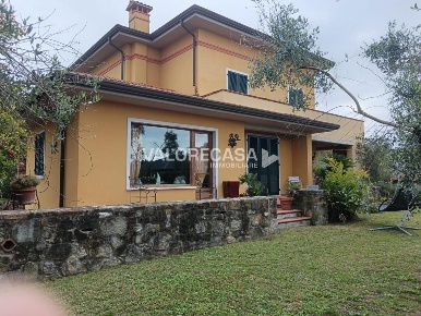 Foto Villa unifamiliare in via cavaiola, Carrara Fontia, Fossola, Fossone