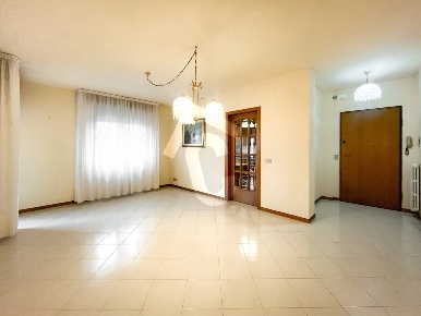 Foto Appartamento a Jesi Giardini - Fausto Coppi di 130 m² con 4 locali