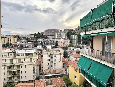 Foto Appartamento in Via Galileo Galilei, Sanremo Borgo di 110 m²