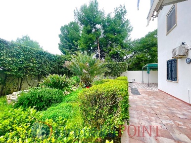 Foto Appartamento in Via Federico Zeri 3, Lecce Via Merine di 169 m²