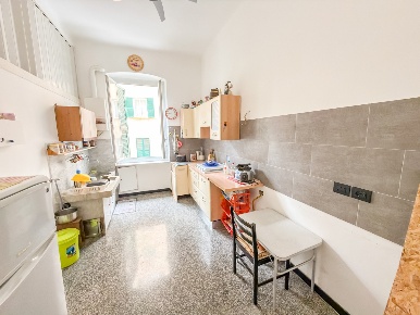 Foto Appartamento in Via Tortosa, Genova Marassi di 116 m² con 6 locali