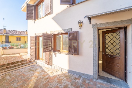 Foto Villa bifamiliare in Via Appia Nuova 17, Albano Laziale di 140 m²