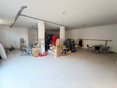 Foto Box in via Giacomo Matteotti, Bitritto di 100 m² con 1 locali