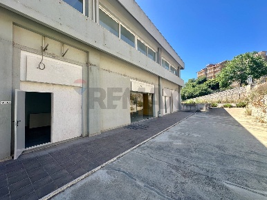 Foto Locale commerciale in Via Pietro Nenni 80, Ragusa Croce - Selvaggio