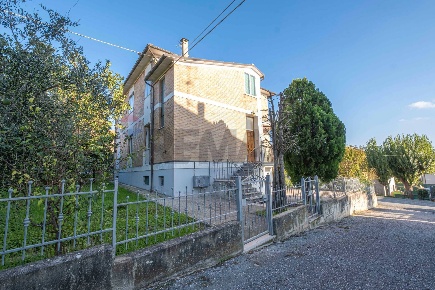 Foto Casa indipendente in Via Eremo della Romita, Cupramontana di 170 m²