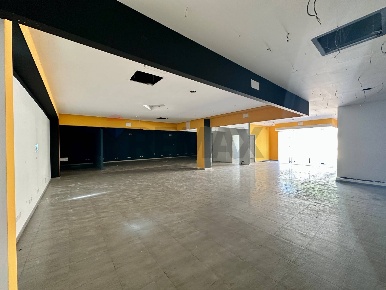 Foto Locale commerciale in Via Pietro Nenni 80, Ragusa Croce - Selvaggio