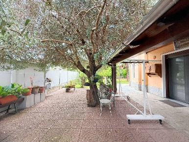 Foto Villa bifamiliare in via Matteotti, Ferno Centro di 298 m² in vendita