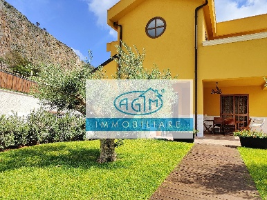 Foto Villa singola in Via Menelao, Palermo Mondello - Valdesi di 270 m²