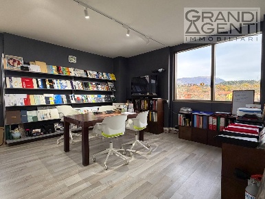 Foto Ufficio in VIA PASCOLI, Affi Centro di 92 m² con 2 locali in vendita