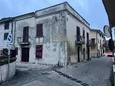 Foto Casa indipendente a Mercogliano di 295 m² con 7 locali in vendita