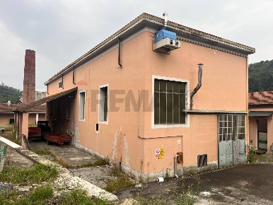 Foto Capannone industriale in via Turati, Luino Centro di 400 m² in vendita