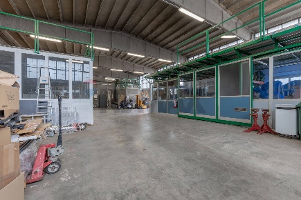 Foto Capannone industriale in via gadda, San Donato Milanese di 670 m²