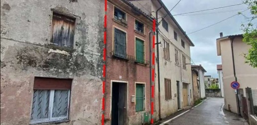 Foto Appartamento in Via G. Garibaldi, Chiuppano Centro di 119 m² all'asta