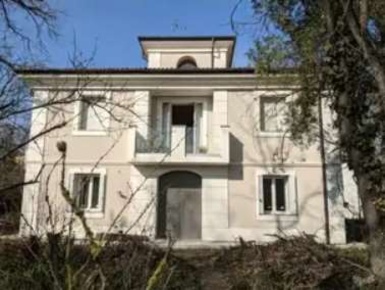 Foto Villa unifamiliare in Via Garibaldi, San Felice sul Panaro Centro