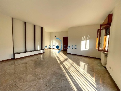 Foto Appartamento in Via Crispi, Crema Semicentro di 160 m² con 4 locali
