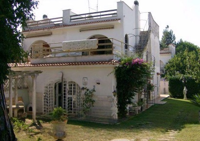 Foto Villa bifamiliare in Via Ticino, Ardea di 109 m² con 6 locali all'asta