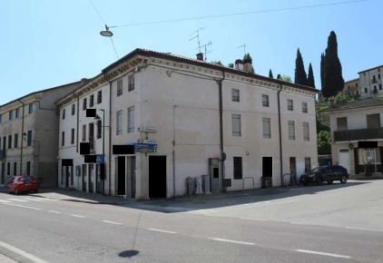 Foto Appartamento in Via Giarre, Isola Vicentina Centro di 76 m² all'asta