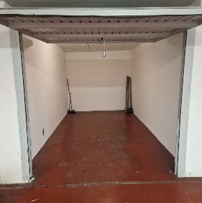 Foto Box in Via Giulio Cesare 1, Cantù Centro di 13 m² con 1 locali