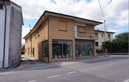 Foto Appartamento in Via Molini, Nove di 185 m² con 8 locali all'asta