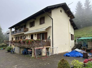 Foto Case indipendenti in Via Laste, Limana di 268 m² con 10 locali