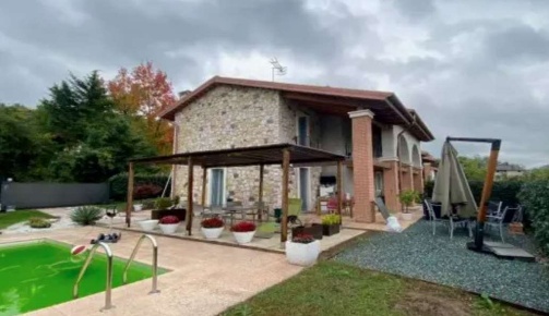 Foto Villa a schiera in Via Masieri, Trissino di 275 m² con 1 locali