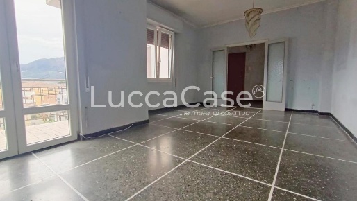 Foto Appartamento a Lucca Sant'Anna di 130 m² con 5 locali in vendita