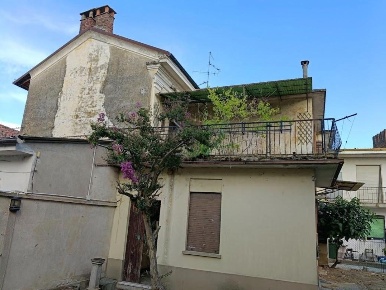 Foto Appartamento a Rosasco Centro di 174 m² con 6 locali in vendita