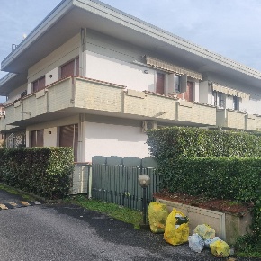 Foto Appartamento a Massa Marina di Massa Centro di 60 m² con 4 locali
