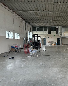Foto Capannone industriale a Empoli Terrafino di 300 m² con 13 locali