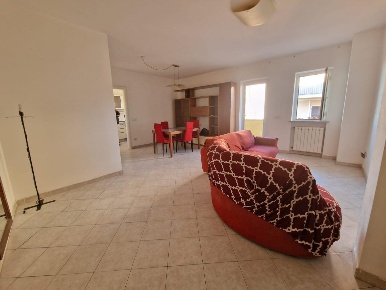 Foto Appartamento a Carrara Marina di Carrara di 120 m² con 5 locali