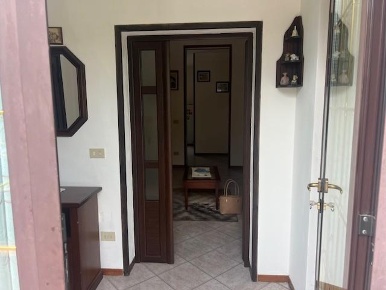 Foto Case semi ndipendenti a Massa Zona Industriale di 140 m² con 9 locali