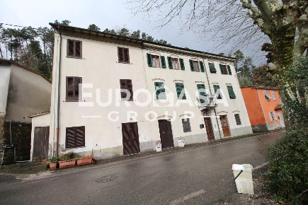 Foto Casa indipendente a Lucca San Lorenzo a Vaccoli di 97 m² con 5 locali