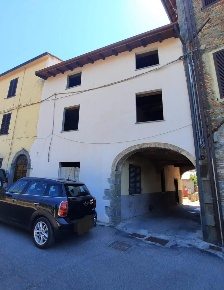 Foto Casa indipendente a Pescia Veneri di 210 m² con 7 locali in vendita